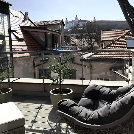 Mi - Old Town Heart-terrace&castle View Apartmán