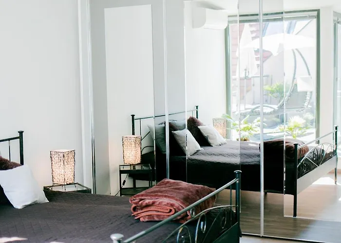 Mi - Old Town Heart-terrace&castle View